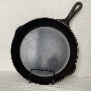 Vintage 🇨🇦 No. 8 Good Cheer 11” Cast Iron Skillet Frying Pan w/ Pour Spouts
